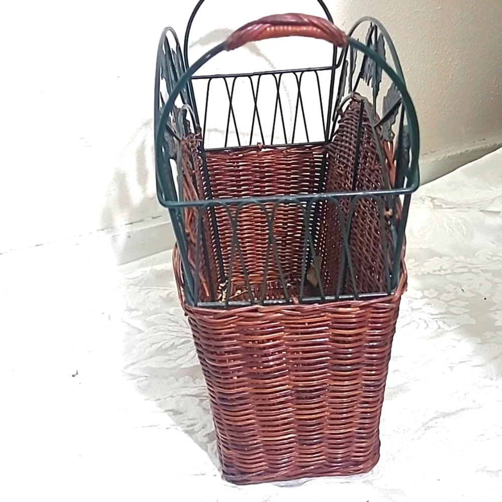 Wicker Magazine Rack Stained Hunter Green Ivy Border 80s Vintage Preppy